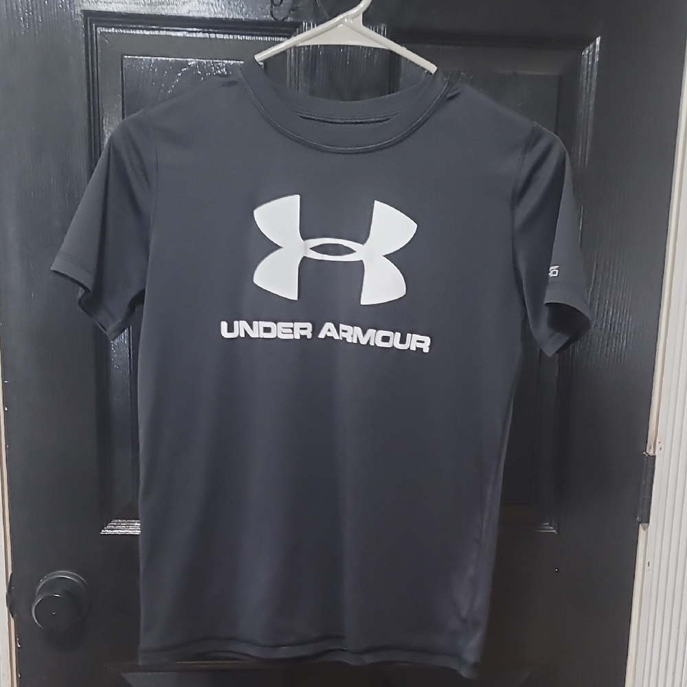 Under Armour Black Short Sleeve Tee with White Logo Center